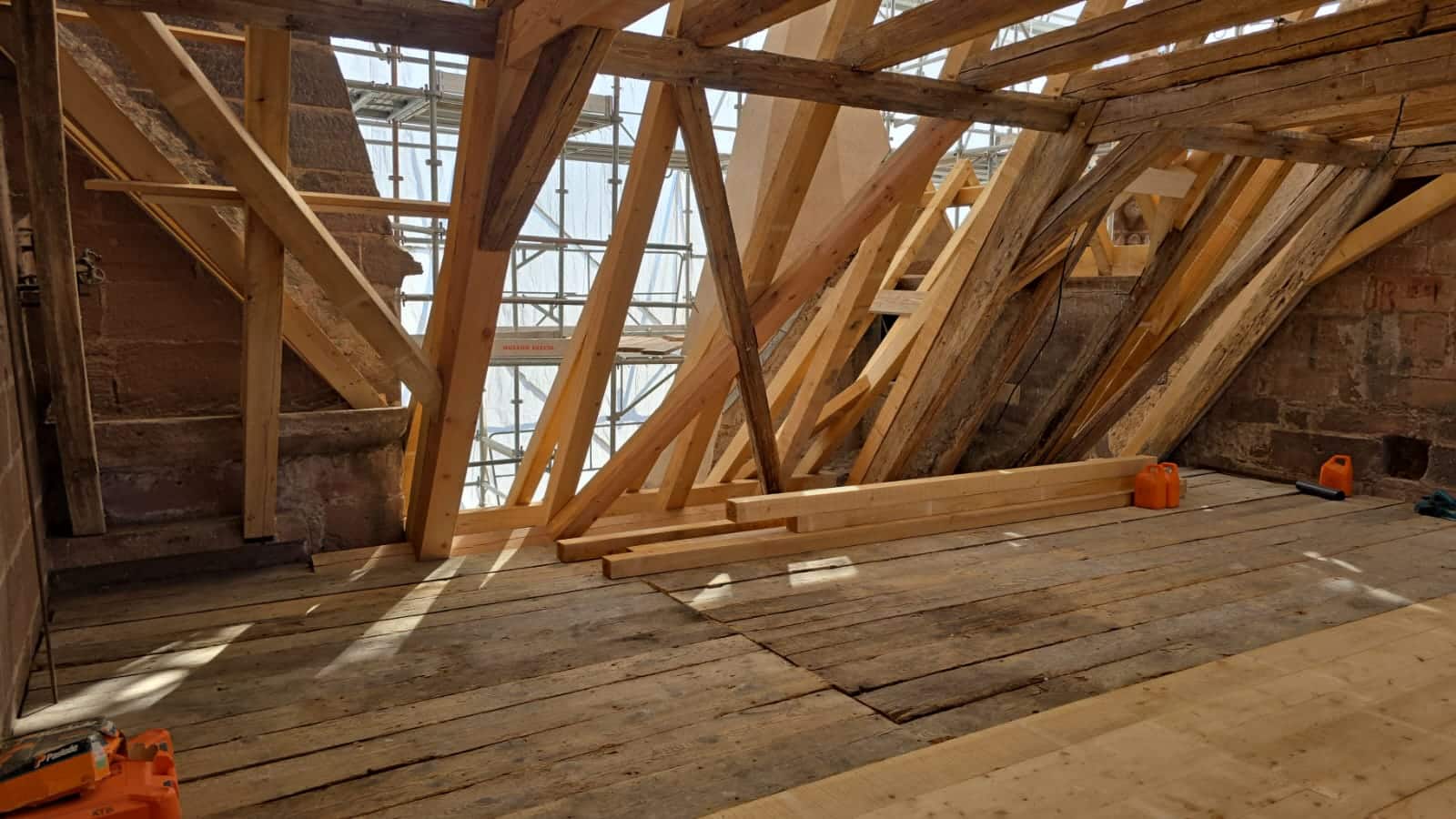 Levage : Assemblage de la première ferme de charpente